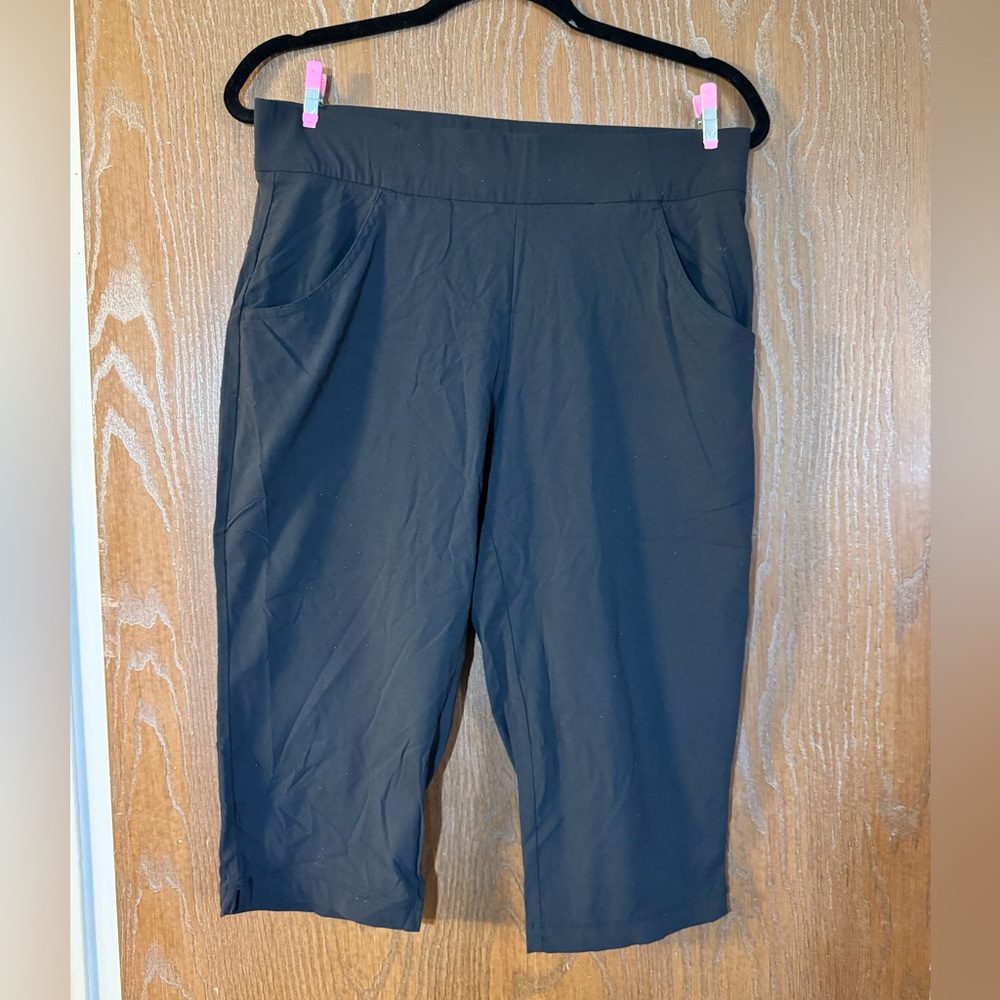 Size Large Columbia Capri Active Wear Pants, Omni-Shield Advanced Repellency